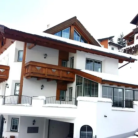 In Tyrol Near Slopes Daire Hochgallmig