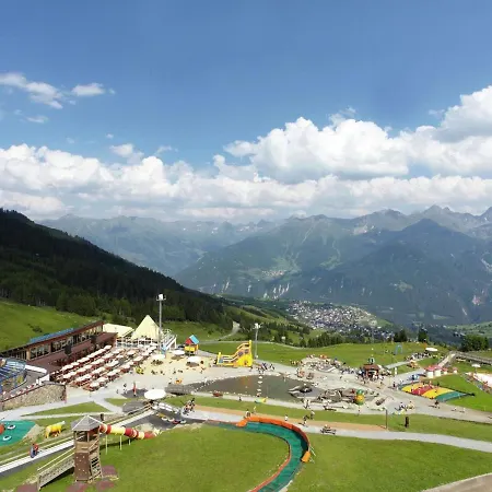 In Tyrol Near Slopes Daire Hochgallmig